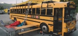 Ce couple belge a transformé un bus scolaire en auberge roulante