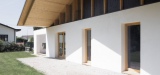 Une maison italienne à architecture bioclimatique et isolée en paille