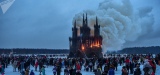 ***Pourquoi une cathédrale gothique en bois de 30m a été brulée en Russie (vidéo)